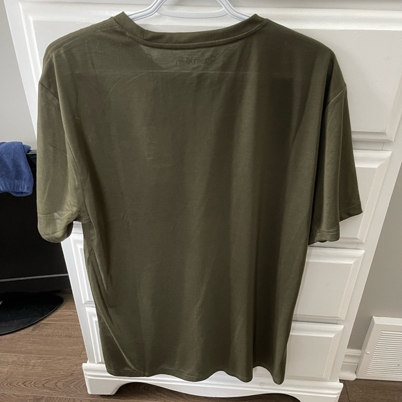 Calvin Klein T-Shirt Size XL - Picture 2 of 2